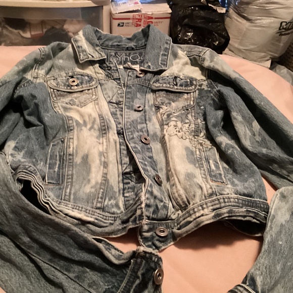 Jean jacket - Picture 1 of 3